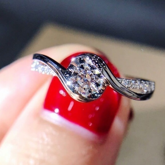 💍NEW Sterling Silver Round Diamond Solitaire Ring - Picture 5 of 6